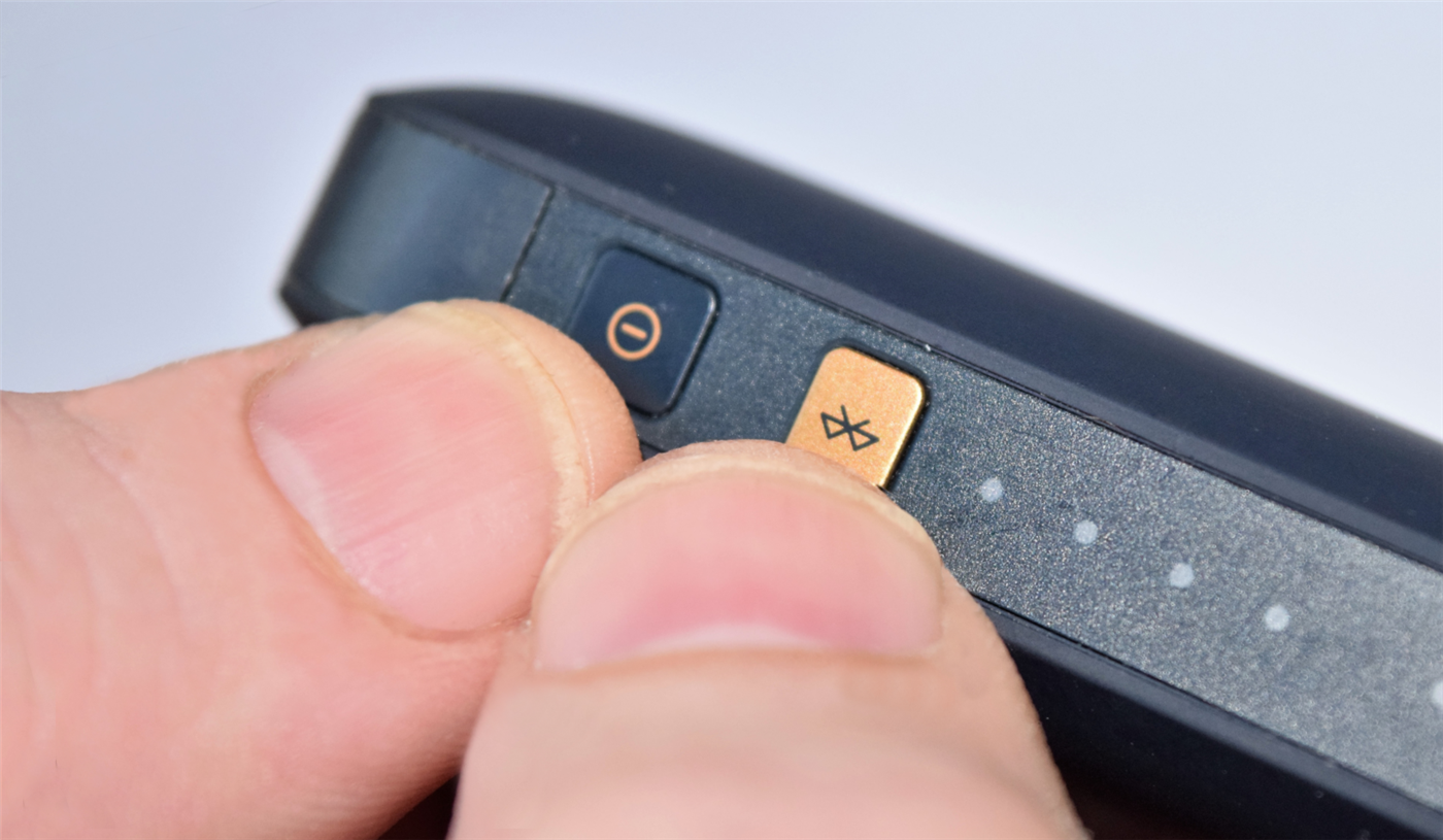 Jak zresetować IQOS przy problemach z ładowaniem, gdy miga czerwona kontrolka